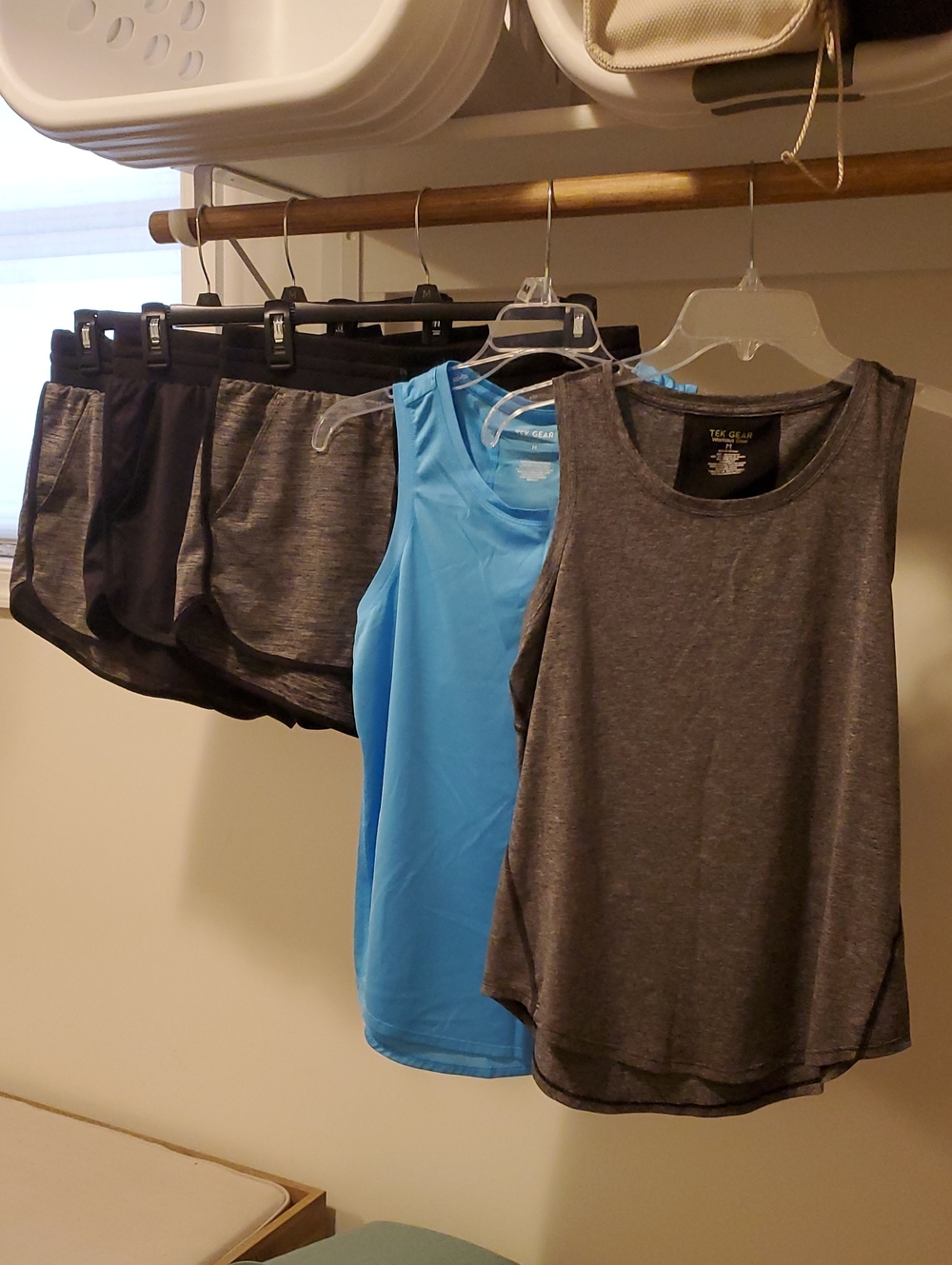Tek Gear 5 Piece Athletic Lot Women's Sz Medium 3 Shorts, 2 Tanks ... Like New